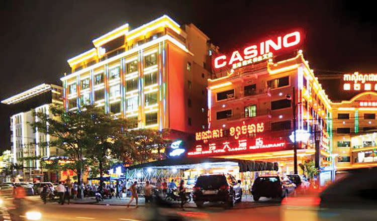 ▲柬埔寨西港有大批中國投資客湧入，街上處處可見中文招牌。（圖／翻攝自Khmer Times）