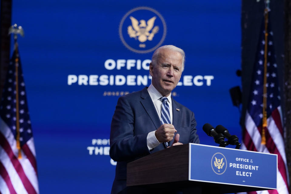 El demócrata y ganador de las elecciones presidenciales de Estados Unidos, Joe Biden, habla en el teatro The Queen, el martes 10 de noviembre de 2020, en Wilmington, Delaware. (AP Foto/Carolyn Kaster)
