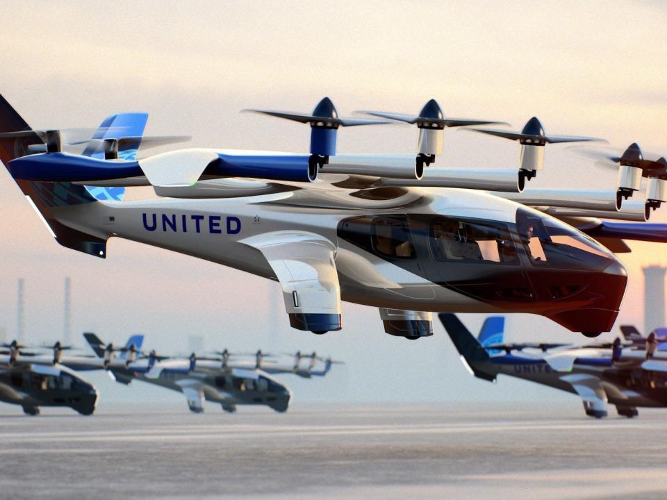 Archer's Midnight eVTOL in flight with United Airlines livery.