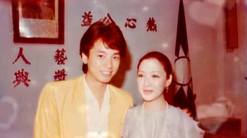 曹西平（左）曬出40年前與胡茵夢（右）的合照，大讚她是真正的仙女。（翻攝曹西平臉書）