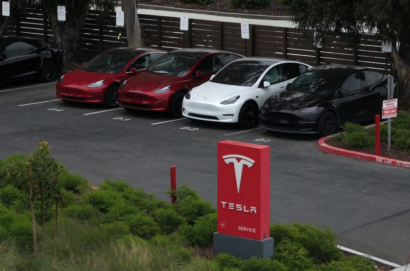 Tesla’s driver assistance technology has been investigated by several U.S. agencies, including the National Highway Traffic Safety Administration. - Photo: Justin Sullivan (Getty Images)