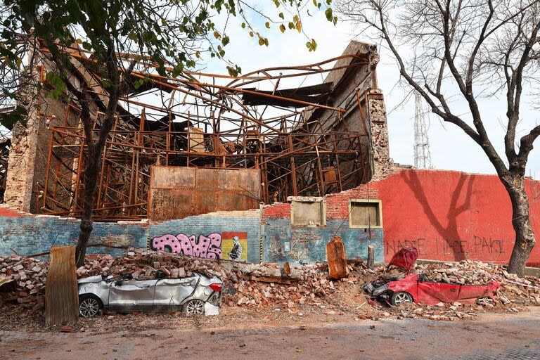 A dos meses del segundo incendio de Iron Mountain los vecinos reclaman por la apertura de las calles y la liberación de los autos que quedaron dentro del perímetro del siniestro. 