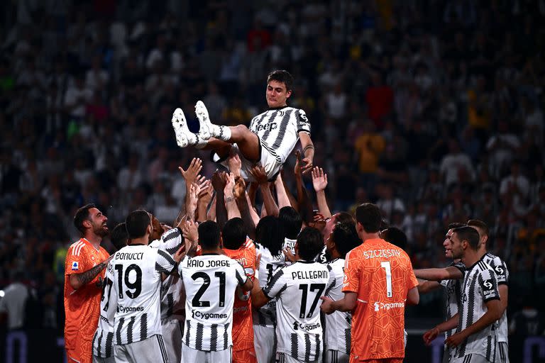 Paulo Dybala se despidió de Juventus con mucho afecto de sus compañeros y de los hinchas, al cabo de siete años y 12 trofeos.