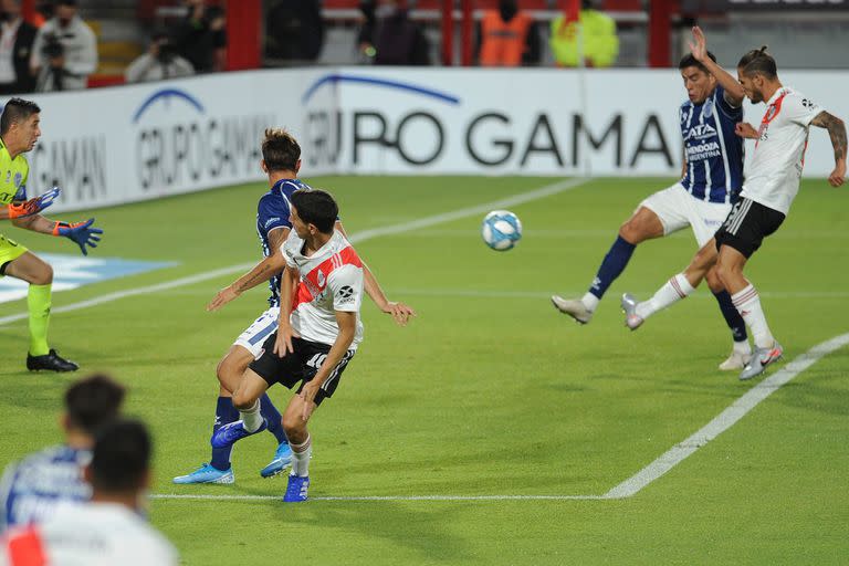 River vs Godoy Cruz: 1er gol de River