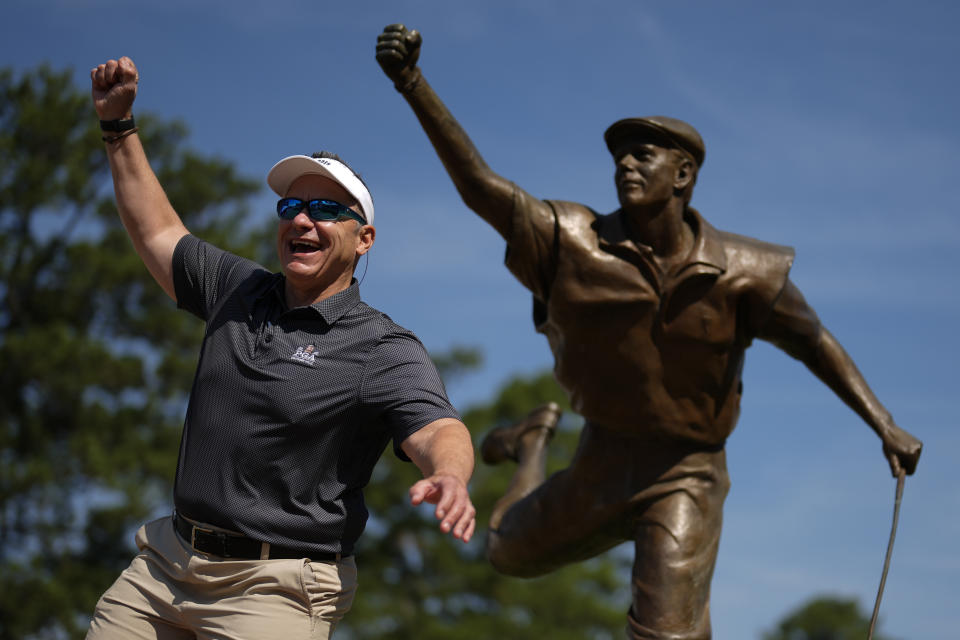 Will Owens poses at the Payne Stewart statue during a practice round for the U.S. Open golf tournament Wednesday, June 12, 2024, in Pinehurst, N.C. (AP Photo/Matt York)