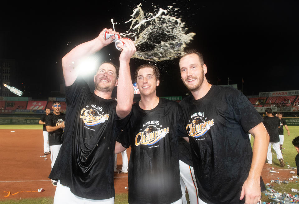 猛威爾（Tim Melville）（圖左起）、泰迪（Teddy Stankiewicz）與布雷克（Brock Dykxhoorn）。（資料照Photo by Gene Wang/Getty Images）