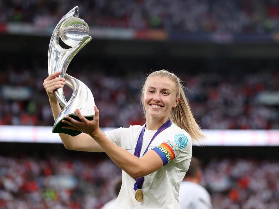 Leah Williamson holds aloft the Euro 2022 trophy  (Getty Images)