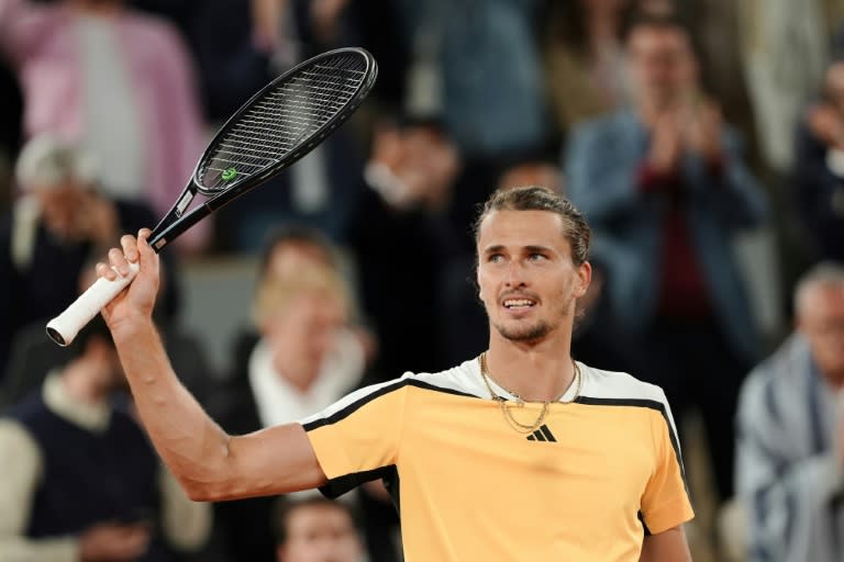 L'Allemand Alexander Zverev, qualifié pour la demi-finale de Roland-Garros après sa victoire contre l'Australien Alex De Minaur, le 5 juin 2024 (Dimitar DILKOFF)