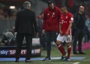 Football Soccer - Bayern Munich v Borussia Moenchengladbach - German Bundesliga - Allianz -Arena, Munich, Germany - 22/10/16 - Bayern Munich's coach Carlo Ancelotti with Rafinha during match against Borussia Moenchengladbach REUTERS/Michael Dalder