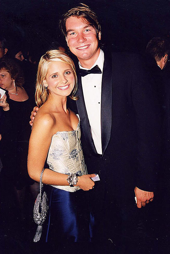 <p>“Buffy” star Sarah Michelle Gellar & Jerry O'Connell attended the 1998 Emmy Awards in Los Angeles. (Photo: Jeff Kravitz/FilmMagic)</p>