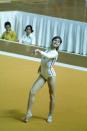 Non seulement Nadia Comaneci est la première gymnaste à obtenir une note parfaite aux Jeux olympiques, mais elle est aussi la plus jeune à remporter le titre à seulement 14 ans lors des Jeux olympiques de Montréal en 1976. (Getty)