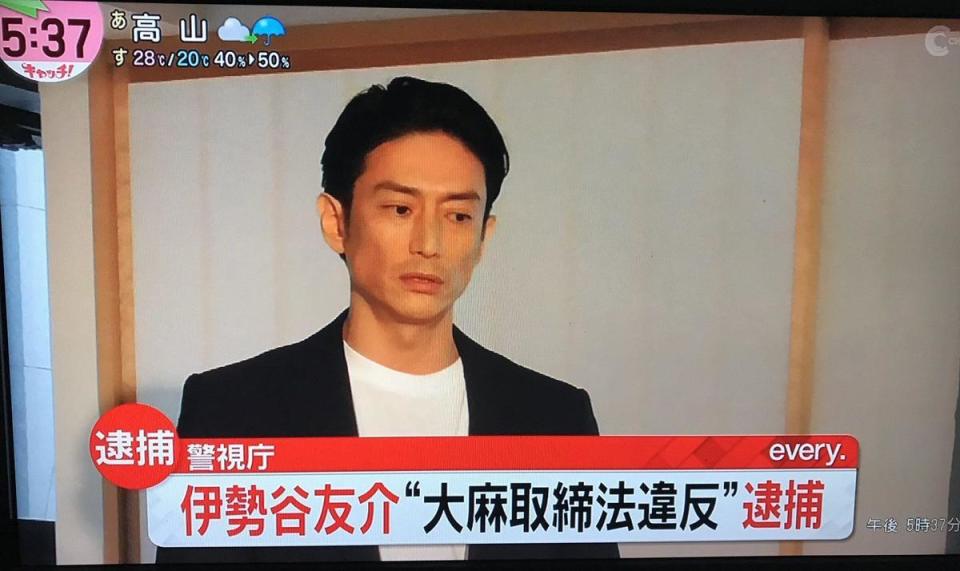 日本新聞迅速報導伊勢谷友介涉毒被捕消息。（網路圖片）