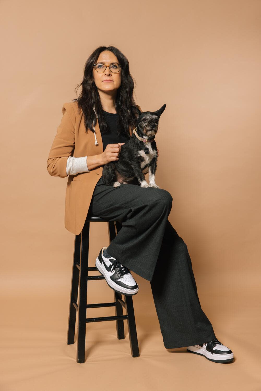 Syndey Freeland on a stool with her dog Echo