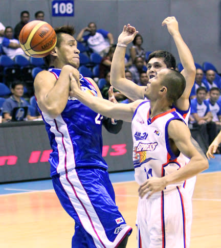 Petron's June Mar Fajardo and Ari21's Mike Cortez and John Wilson. (Nuki Sabio/PBA Images)