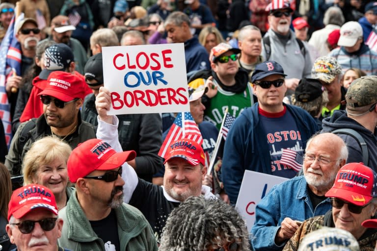 Manifestantes durante una marcha a favor del cierre de las fronteras de EEUU, en Boston, Massachusetts, el 4 de mayo de 2024. (Joseph Prezioso)