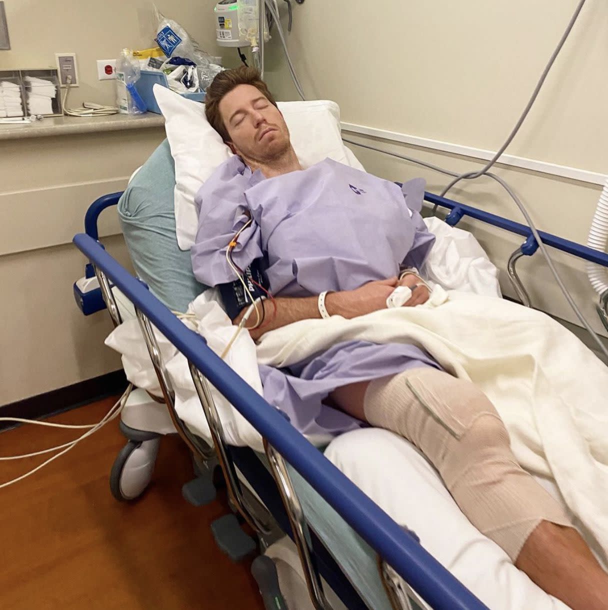 Snowboarder Shaun White shared a photo from the hospital bed on Wednesday, June 2, 2021, after undergoing knee surgery. "I realized halfway through the season I needed to have a surgical clean-up on my knee. As difficult as it was, I did my best to finish off the season with this issue holding me back. Thanks to my amazing doctors, I should be 100% back in action soon"