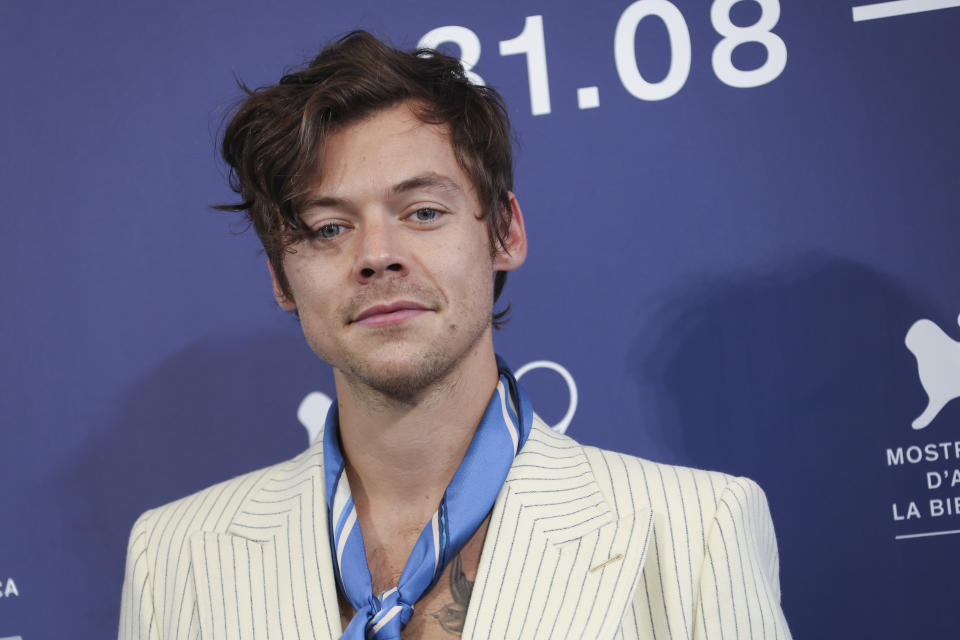 Harry Styles posa en la sesión de la película “Don't Worry Darling” en la 79a edición del Festival de Cine de Venecia en Venecia, Italia, el 5 de septiembre de 2022. (Foto Joel C Ryan/Invision/AP)