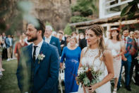 <p>La pareja se casó el pasado 13 de septiembre por sorpresa en una íntima ceremonia celebrada en la finca El Cañuelo de Tarifa (Cádiz), a solo tres kilómetros de la playa de Bolonia. Apenas un centenar de invitados fueron testigos del enlace, incluidas estrellas de la música como Alejandro Sanz o Pablo López. (Foto: Instagram / <a rel="nofollow noopener" href="http://www.instagram.com/almunavalon/" target="_blank" data-ylk="slk:@almunavalon;elm:context_link;itc:0;sec:content-canvas" class="link ">@almunavalon</a>). </p>