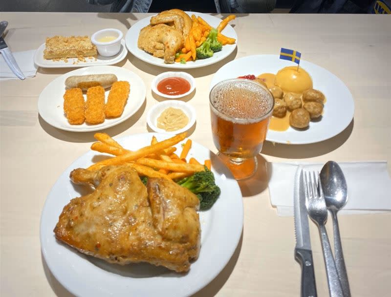 IKEA餐廳的雞翅、肉丸子等美食，都有不少網友喜歡。（圖／記者簡浩正攝影）