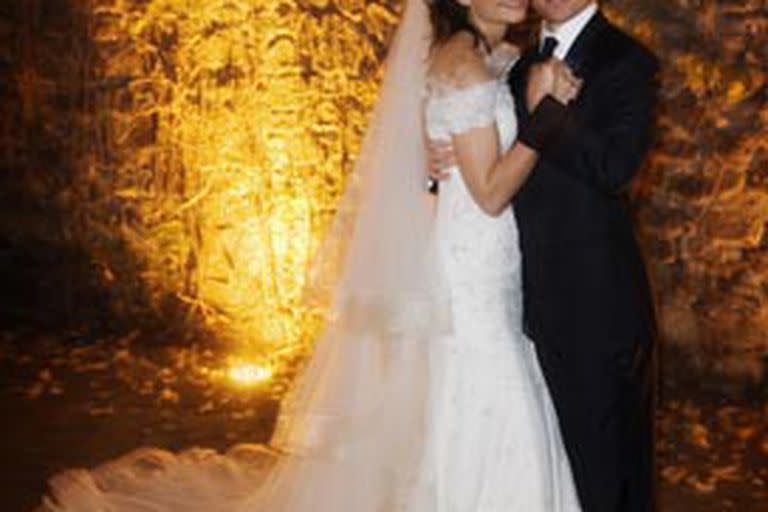 Tom Cruise y Katie Holmes posan su boda majestuosa boda celebrada en el castillo Odescalchi, en las afueras de Roma