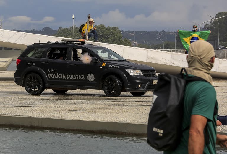 Seguidores del expresidente Jair Bolsonaro chocaron con la policía en Brasilia