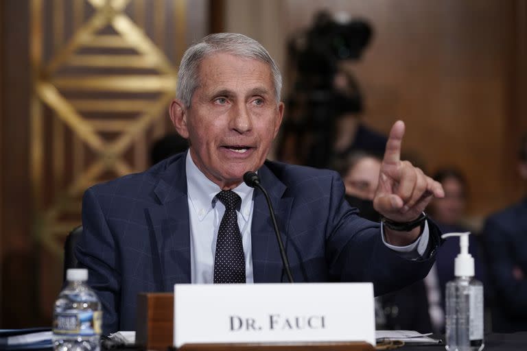 ARCHIVO - El doctor Anthony Fauci, el principal experto en enfermedades infecciosas de Estados Unidos, testifica ante la Comisión de Salud, Educación, Trabajo y Pensiones, perteneciente al Senado, el martes 20 de julio de 2021, en el Capitolio, en Washington. (AP Foto/J. Scott Applewhite, Foto compartida)