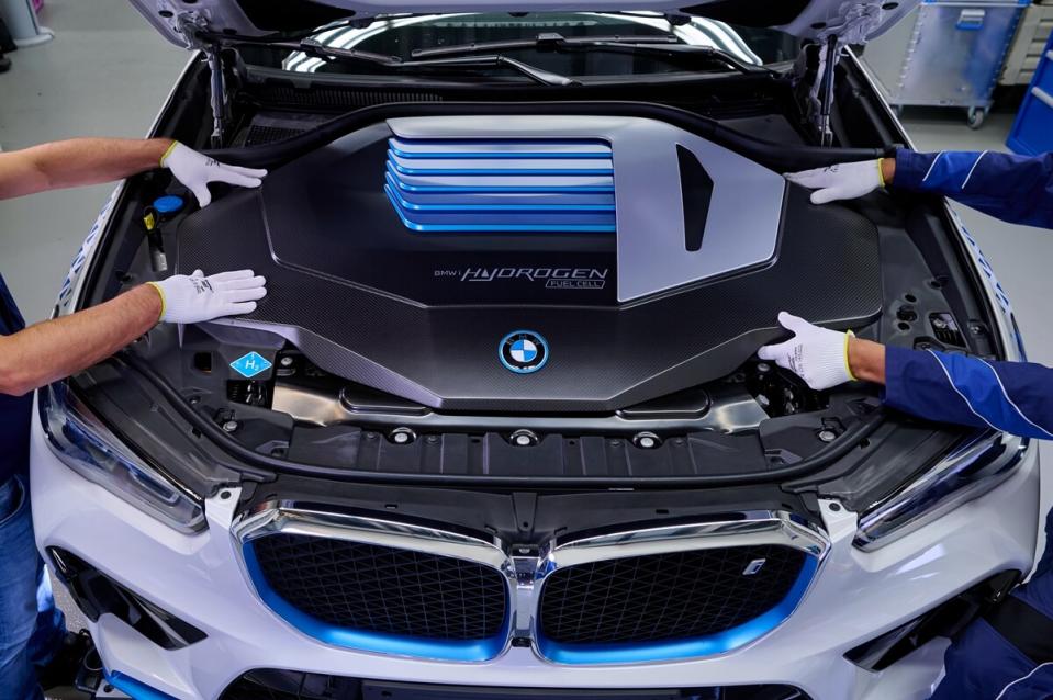 P90489937_highRes_production-bmw-ix5-h.jpg