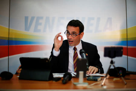 Venezuelan opposition leader and Governor of Miranda state Henrique Capriles talks to the media during a news conference in Caracas, Venezuela January 11, 2017. REUTERS/Carlos Garcia Rawlins