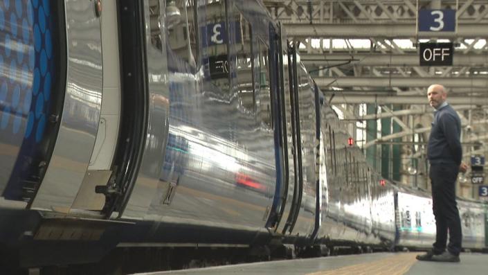 Tren en la estación central