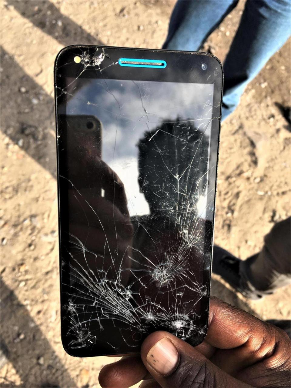 A migrant’s phone, damaged during a raid (L'Auberge des Migrants/Utopia 56)