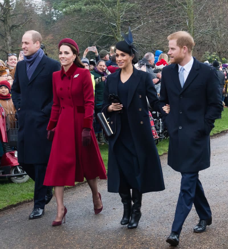 Prinz William, Herzog von Cambridge, Catherine, Herzogin von Cambridge, Meghan, Herzogin von Sussex und Prinz Harry, Herzog von Sussex auf dem Weg zum Weihnachtsgottesdienst in der Kirche von St. Mary Magdalene auf Gut Sandringham im Dezember 2018. [Foto: Getty]