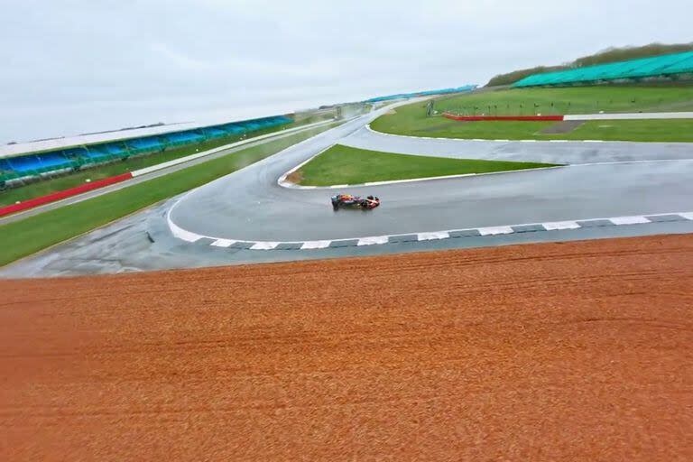 De modo manual y con un pedal, el manejo del dron que será el futuro de las transmisiones de la Fórmula 1