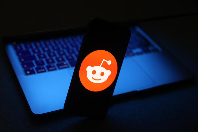 3rd-Party Reddit App Apollo Forced to Shut Down Due to API Charges