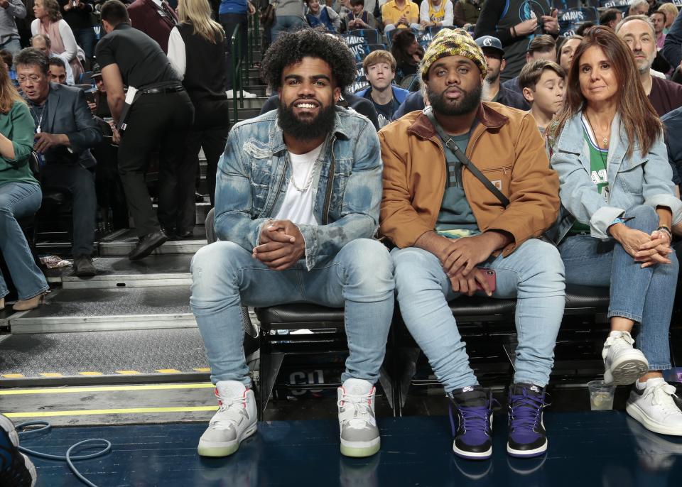 DALLAS, TX - JANUARY 7: Dallas Cowboys Running Back Ezekiel Elliot watches the Dallas Mavericks take on Los Angeles Lakers on January 7, 2019 at the American Airlines Center in Dallas, Texas. NOTE TO USER: User expressly acknowledges and agrees that, by downloading and or using this photograph, User is consenting to the terms and conditions of the Getty Images License Agreement. Mandatory Copyright Notice: Copyright 2019 NBAE (Photo by Glenn James/NBAE via Getty Images)