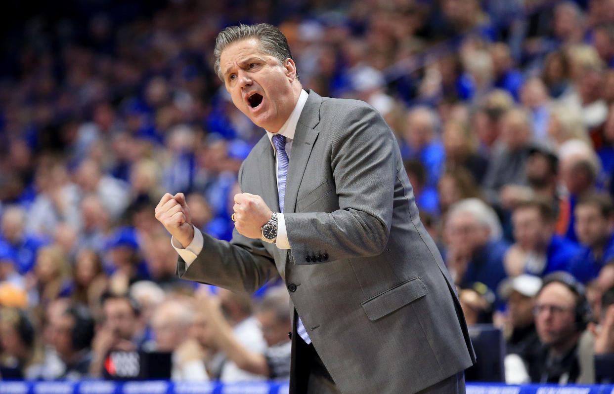 Kentucky’s John Calipari gives instructions to his team during their win over the Tennessee Volunteers at Rupp Arena on Saturday. (Getty)