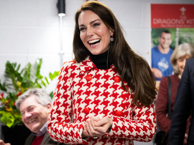 Kate Middleton's choice of practical yet stylish 'top handle' Queen-like  handbags