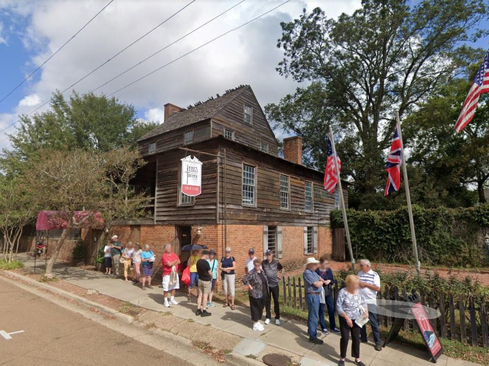 People line up outside king's tavern in Mississippi.