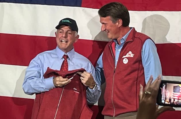 RENO, Nev. – Virginia Gov. Glenn Youngkin presents one of his trademark fleece vests to Clark County Sheriff Joe Lombardo during a campaign visit on behalf of the Republican nominee for Nevada governor Thursday at the Nevada Trucking Association in Reno. (Photo: S.V. Date/HuffPost)