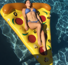 <p>Pepperoni, mushrooms, peppers, olives, <i>and</i> Ariel Winter? Well, we prefer our pizza with fewer toppings, but to each his own. (Photo: <a rel="nofollow noopener" href="https://www.instagram.com/p/BVgCmRGBYQj/" target="_blank" data-ylk="slk:Ariel Winter via Instagram;elm:context_link;itc:0;sec:content-canvas" class="link ">Ariel Winter via Instagram</a>)<br><br></p>