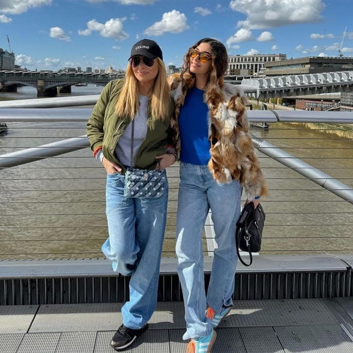 Marta Sánchez en Londres con su hija Paula