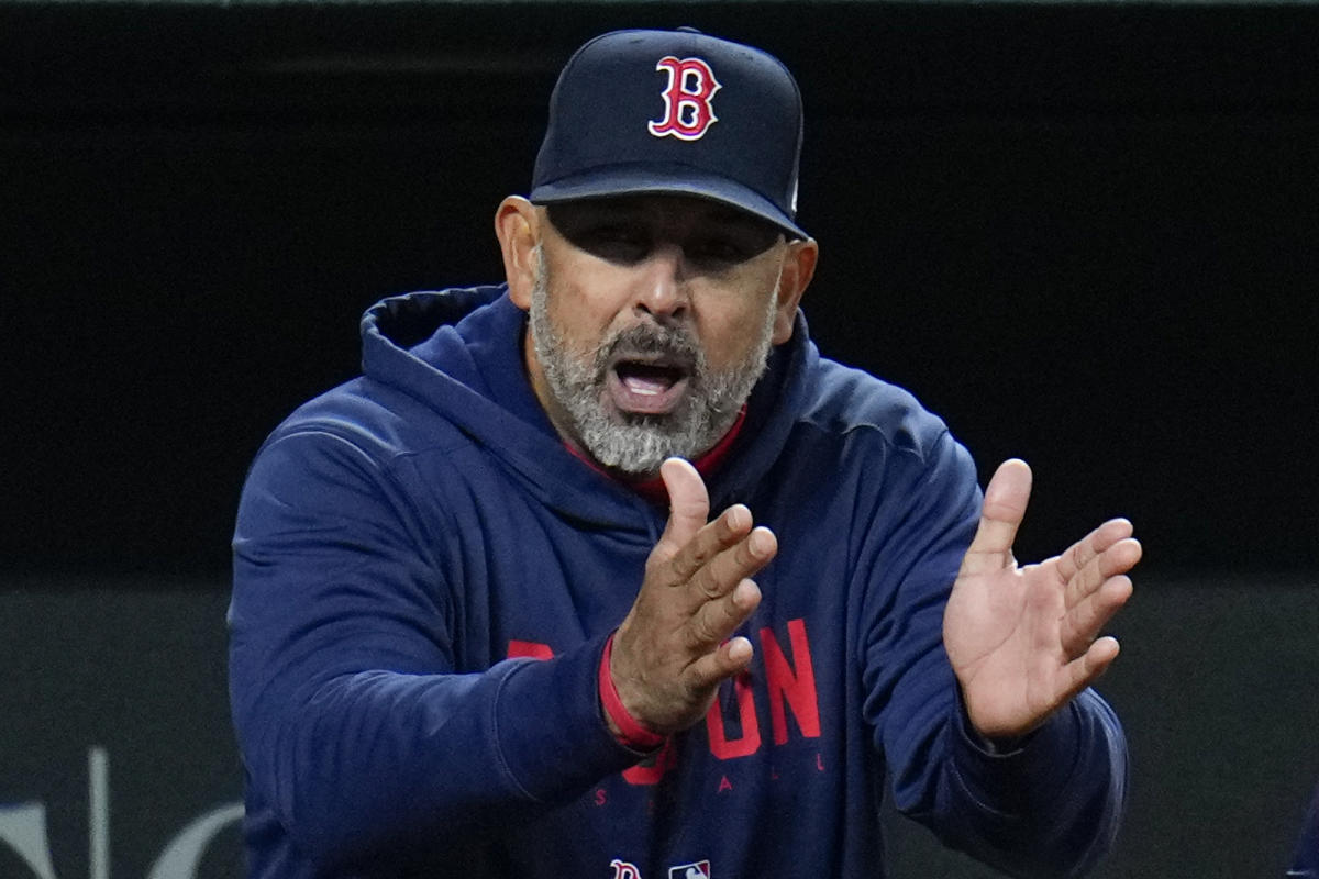 Cora tells Red Sox he isn't ready for front-office role