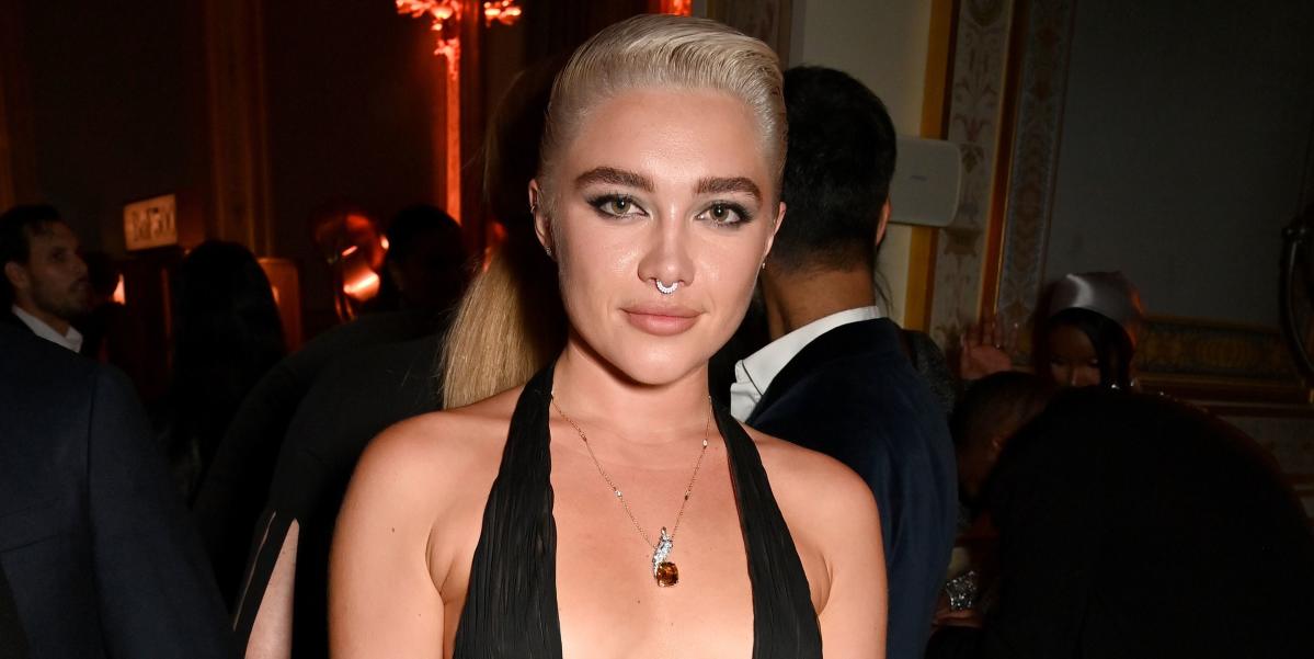 Florence Pugh goes commando in a completely open-sided dress - Yahoo Sports