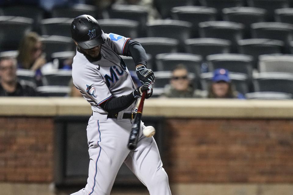 Miami Marlins' Bryan De La Cruz hits an RBI single during the ninth inning in the second baseball game of a doubleheader against the New York Mets, Wednesday, Sept. 27, 2023, in New York. (AP Photo/Frank Franklin II)