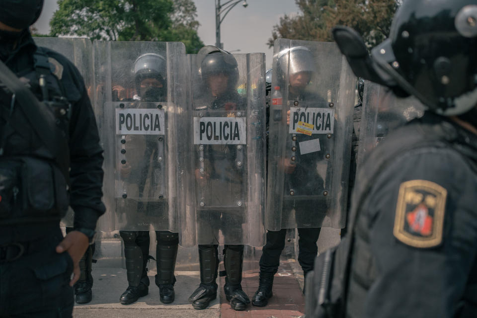 Los policías y funcionarios de la capital han hecho caso omiso ante la conducta indebida de sus agentes, afirman funcionarios y exfuncionarios de la policía, lo que deja a las víctimas de los abusos con pocas alternativas.