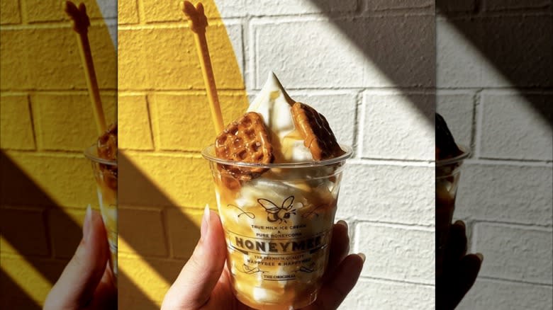 Honey ice cream with pretzels