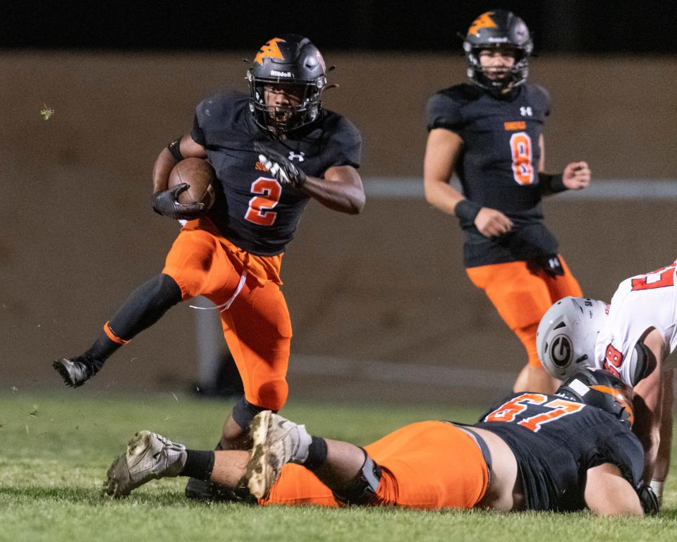 Apple Valley's Samajay Andrews runs the ball against Glendora during the second round of the CIF-Southern Section Division 3 playoffs on Nov. 13, 2021.