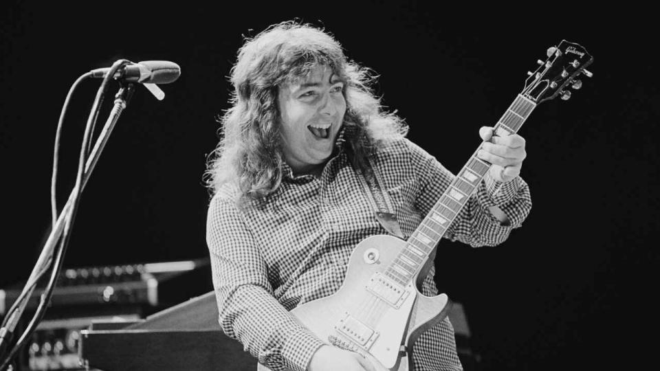 Bernie Marsden playing guirar onstage in 1978