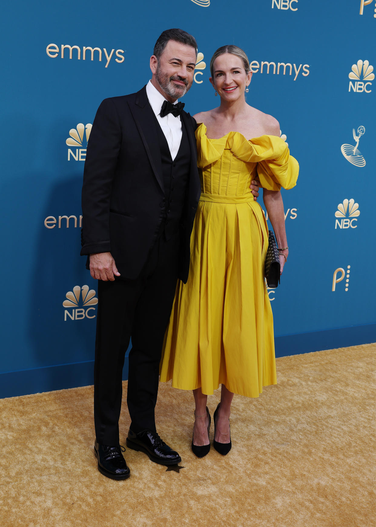 LOS ANGELES, CA - September 12, 2022 -      Jimmy Kimmel and Molly McNearny arriving at the 74th Primetime Emmy Awards at the Microsoft Theater on Monday, September 12, 2022 (Brian van der Brug / Los Angeles Times via Getty Images)