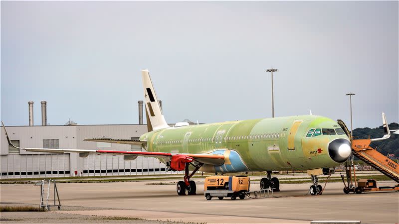 星宇航空在官方臉書上透露，「老四機」已完成機身接合。（圖／翻攝自星宇航空臉書）