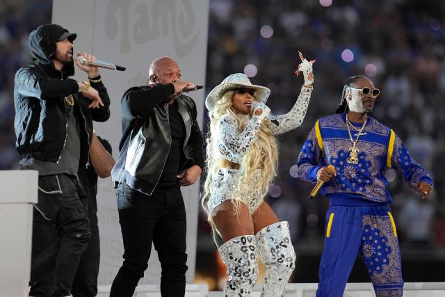 Los Angeles, United States. 14th Feb, 2022. Dr. Dre, Snoop Dogg, Eminem,  Mary J. Blige, and Kendrick Lamar perform at the Pepsi Super Bowl LVI Halftime  Show during Super Bowl LVI between
